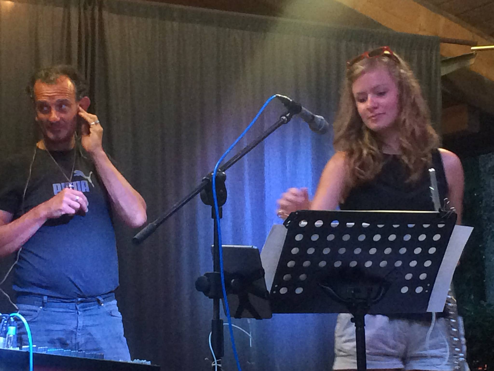 Bebeek sur scène avec Marylou et sa fûte